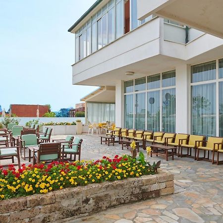Hotel Caesar Bed And Breakfast Milano Marittima Exterior photo