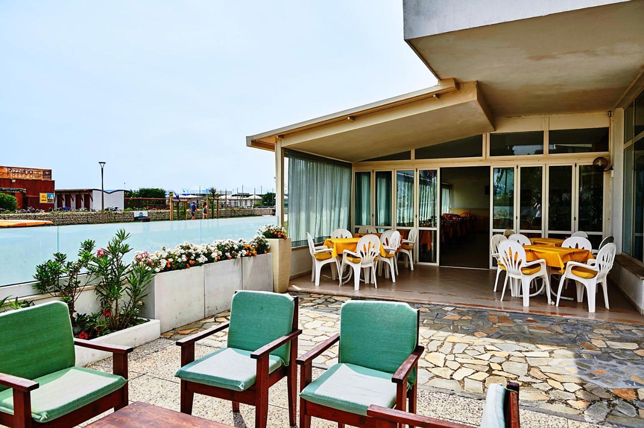 Hotel Caesar Bed And Breakfast Milano Marittima Exterior photo