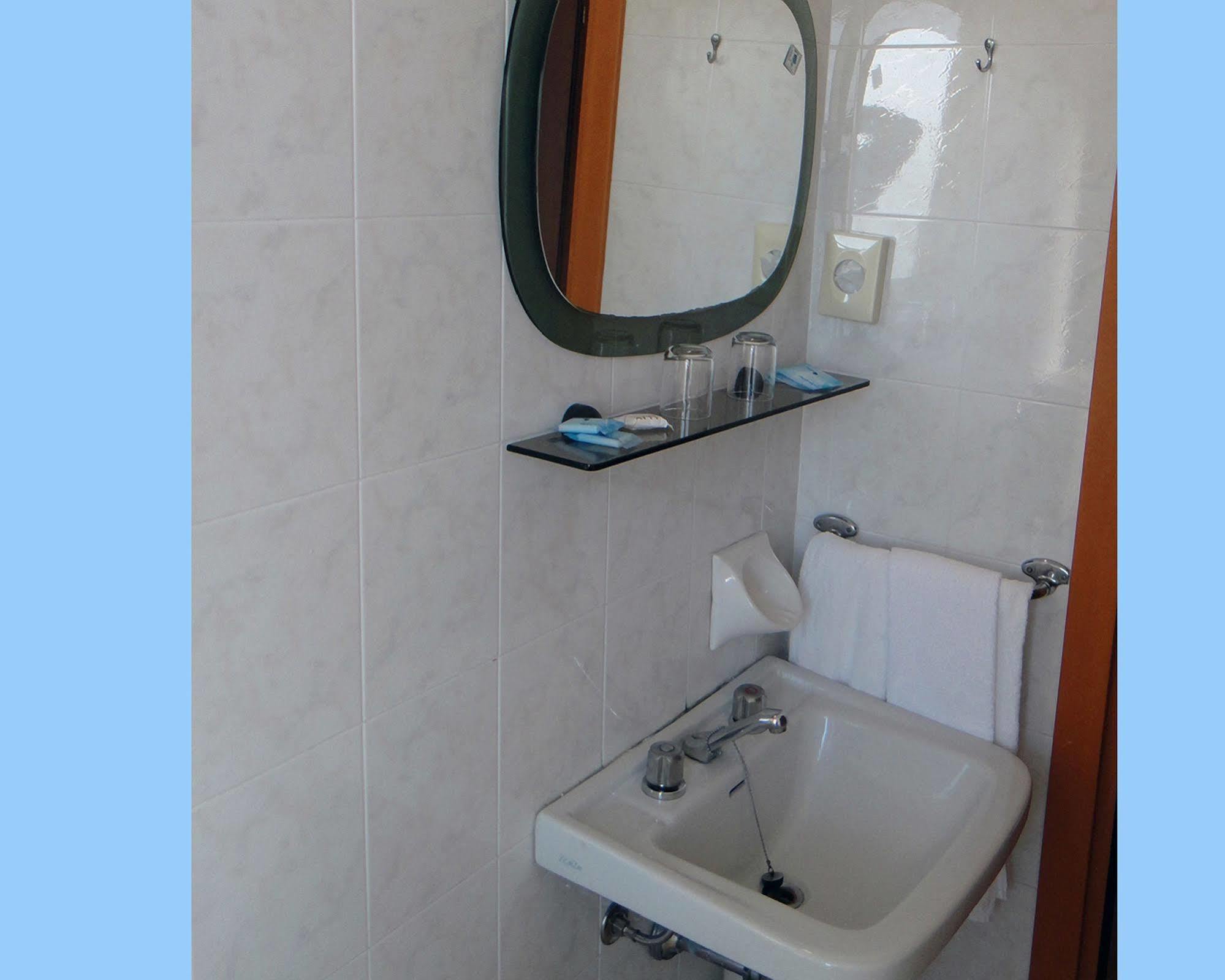 Hotel Caesar Bed And Breakfast Milano Marittima Exterior photo