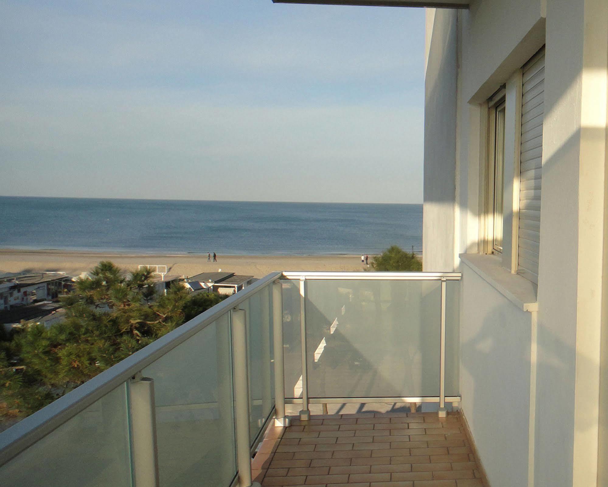 Hotel Caesar Bed And Breakfast Milano Marittima Exterior photo