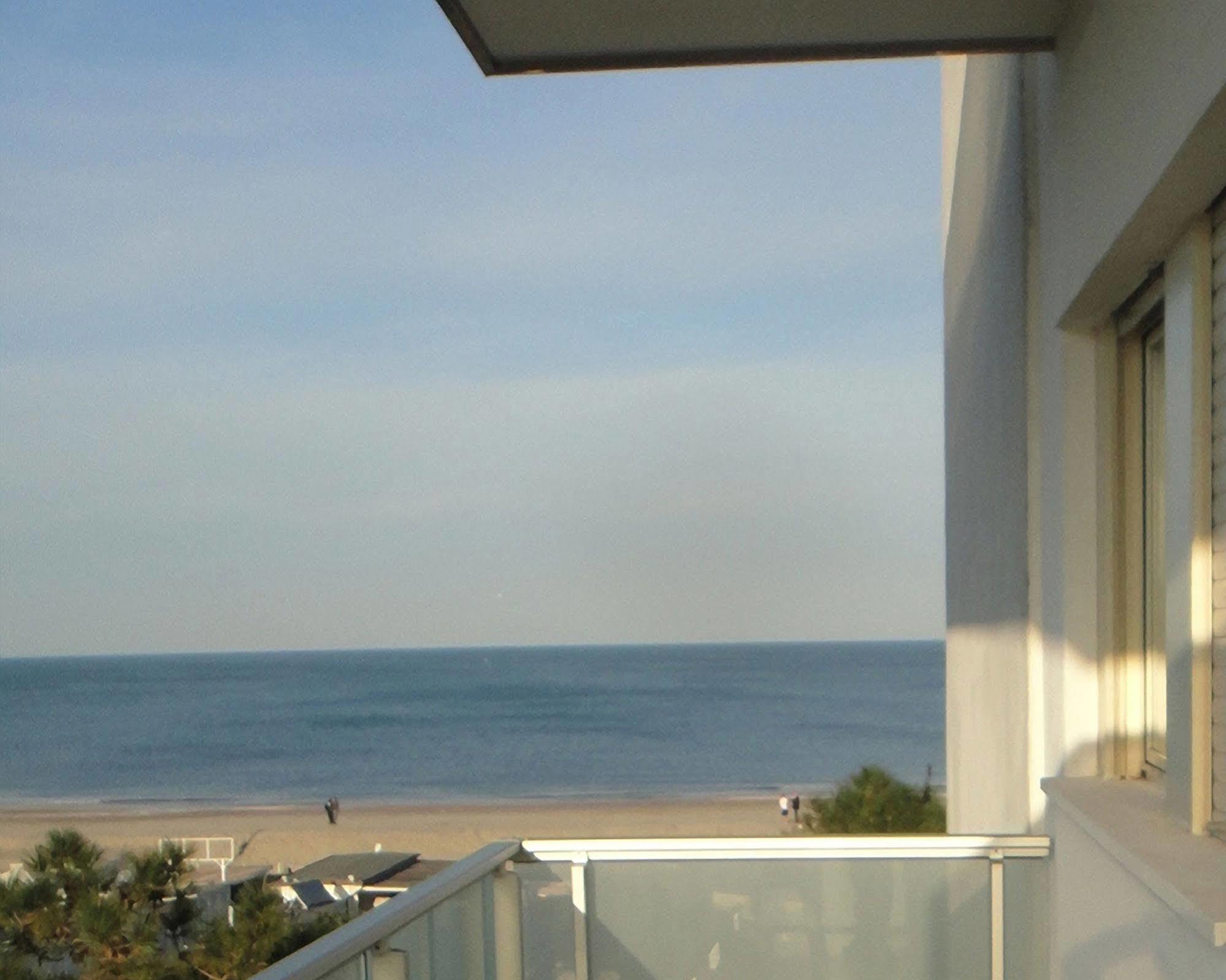 Hotel Caesar Bed And Breakfast Milano Marittima Exterior photo