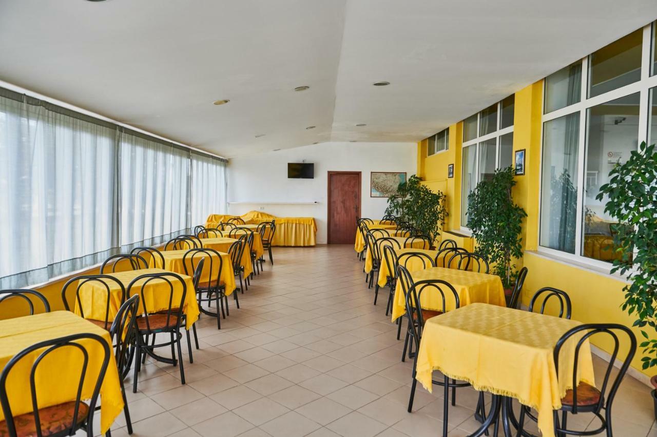 Hotel Caesar Bed And Breakfast Milano Marittima Exterior photo