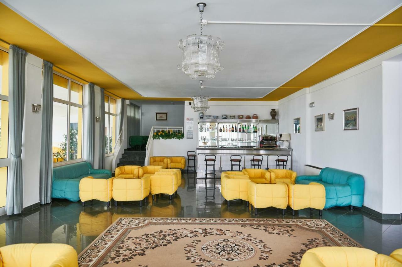 Hotel Caesar Bed And Breakfast Milano Marittima Exterior photo