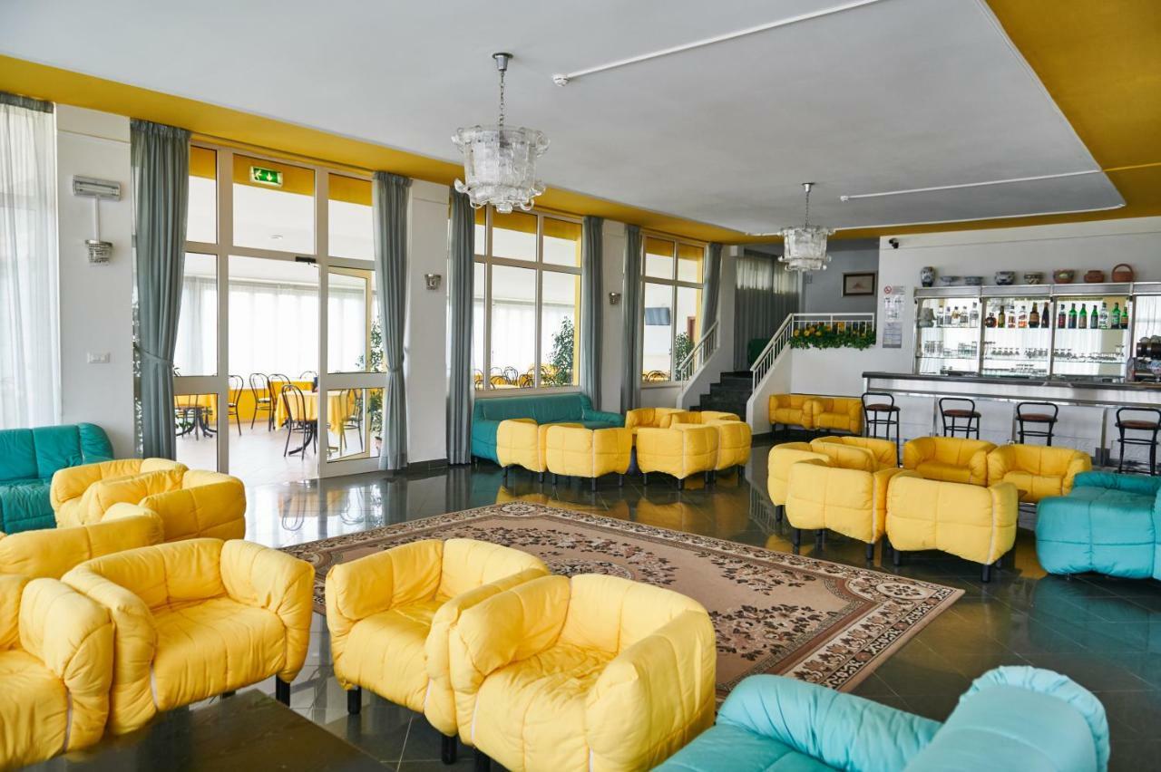 Hotel Caesar Bed And Breakfast Milano Marittima Exterior photo