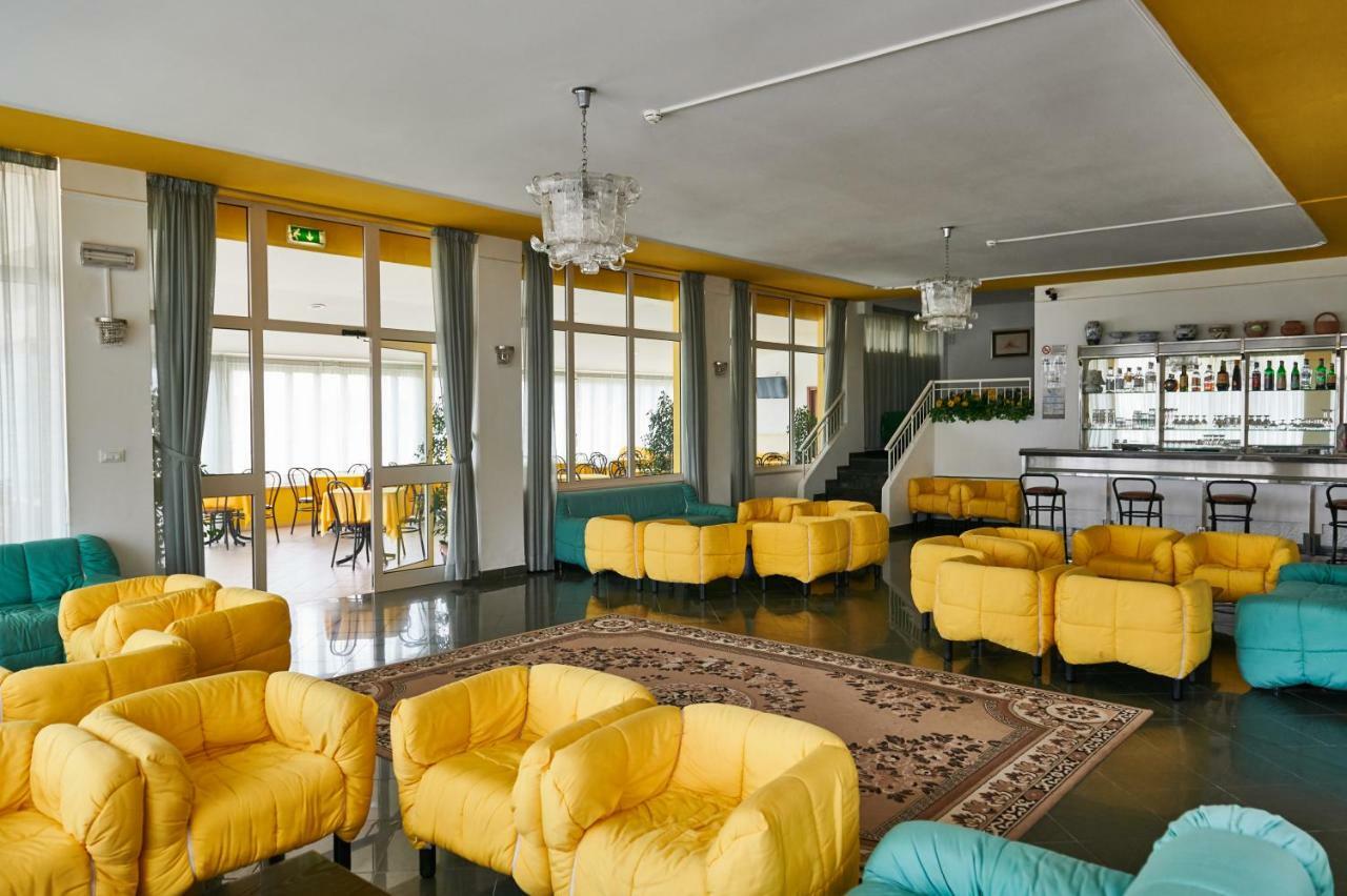 Hotel Caesar Bed And Breakfast Milano Marittima Exterior photo